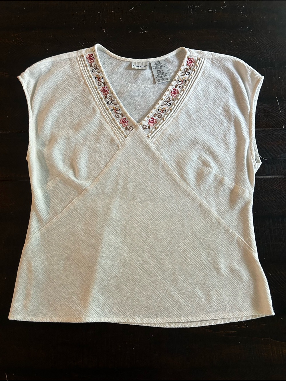 Vintage Women's Cream V‑Neck Embroidered Cap Sleeve Top.